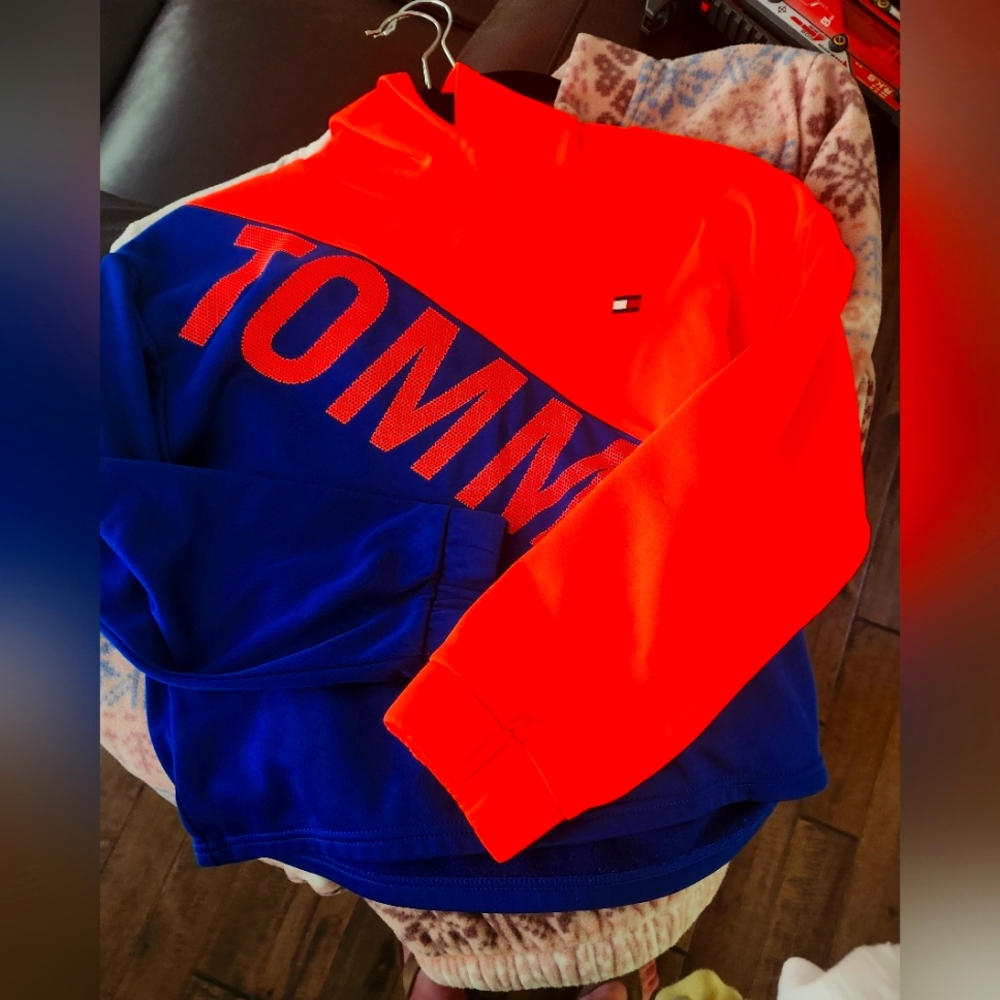 Girls Tommy Hilfiger crop pullover size 8/10